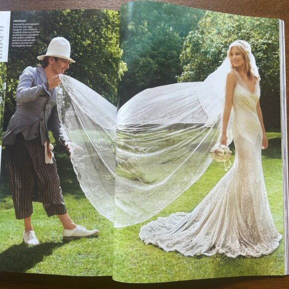 VOGUE SEPTEMBER ISSSUE 2011 - Picture 3 of 6